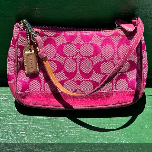 Coach Y2K Signature Hot Pink Demi Canvas Suede Vintage Shoulder Bag
6094 - Picture 1 of 10